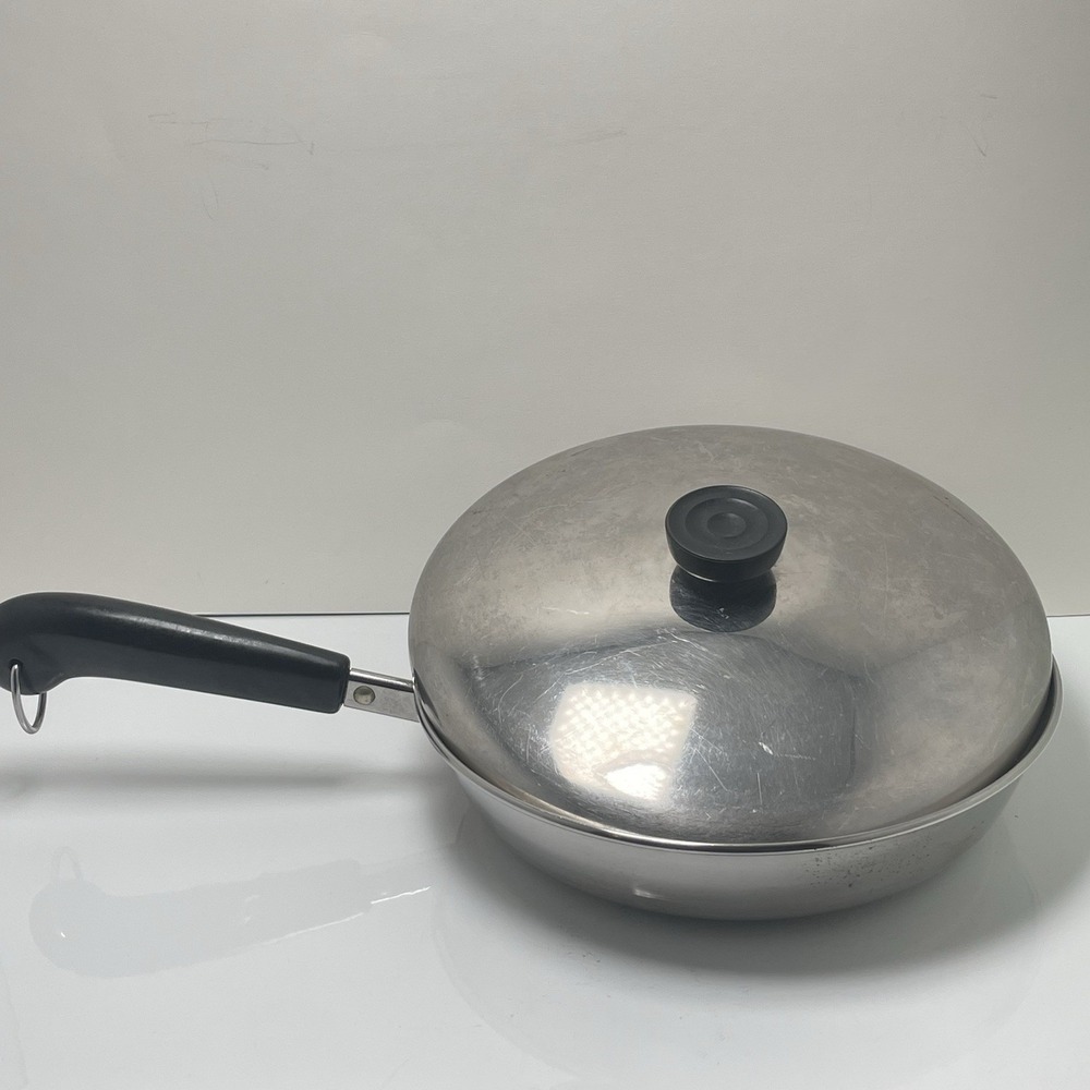 Revere Ware 9 in. 90H Skillet Fry Pan Clinton,IL USA W. Lid